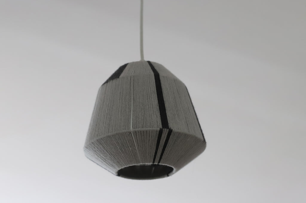 Abat-jour artisanal en laine tissé à la main, forme tambour facetté